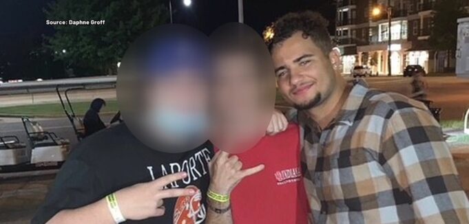 Condena en Alabama: Zachary Profozich recibe 30 años de prisión Joven Schuyler Bradley sonriendo junto a amigos por la noche en una calle de Alabama antes del incidente de 2020.