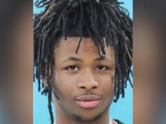 Alerta en Alabama: buscan a joven por robo a mano armada Retrato policial de Tavion Harris, joven de 18 años buscado por robo con arma mortal en el condado de Calhoun.