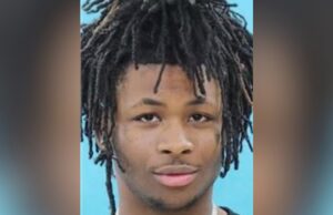 Alerta en Alabama: buscan a joven por robo a mano armada Retrato policial de Tavion Harris, joven de 18 años buscado por robo con arma mortal en el condado de Calhoun.
