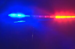 Tiroteo en Birmingham deja dos heridos de bala el jueves Luces de emergencia azules y rojas de una patrulla de policía parpadeando por la noche durante una investigación.