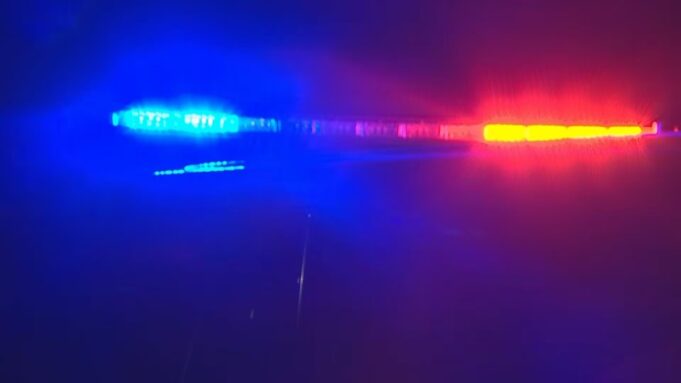 Tiroteo en Birmingham deja dos heridos de bala el jueves Luces de emergencia azules y rojas de una patrulla de policía parpadeando por la noche durante una investigación.