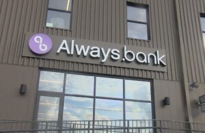 Always.bank abre su nueva sede en Birmingham Alabama Letrero exterior de Always.bank en la fachada de su nueva sede y espacio de cotrabajo en Birmingham.
