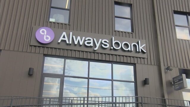Letrero exterior de Always.bank en la fachada de su nueva sede y espacio de cotrabajo en Birmingham.