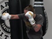 Anna Melisano debuta este fin de semana en la UFC La peleadora Anna Melisano entrena golpeo con guantes blancos en el gimnasio Spartan Fitness de Alabama.