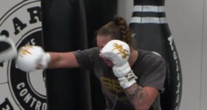 Anna Melisano debuta este fin de semana en la UFC La peleadora Anna Melisano entrena golpeo con guantes blancos en el gimnasio Spartan Fitness de Alabama.