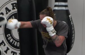 Anna Melisano debuta este fin de semana en la UFC La peleadora Anna Melisano entrena golpeo con guantes blancos en el gimnasio Spartan Fitness de Alabama.