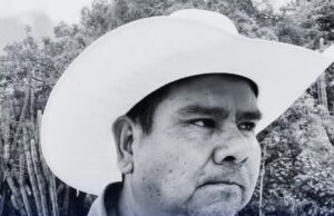 Asesinan al alcalde de San Miguel Yogovana en Oaxaca Retrato en blanco y negro del alcalde de Oaxaca Eduardo S. usando un sombrero vaquero claro de perfil.