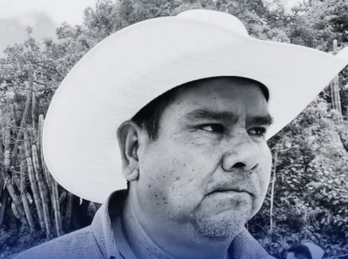 Asesinan al alcalde de San Miguel Yogovana en Oaxaca Retrato en blanco y negro del alcalde de Oaxaca Eduardo S. usando un sombrero vaquero claro de perfil.