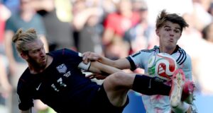 Bélgica golea a Estados Unidos y desafía a España en cuartos Tim Ream de Estados Unidos y un jugador belga disputan con intensidad un balón dividido en el Mundial 2026.