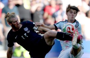 Bélgica golea a Estados Unidos y desafía a España en cuartos Tim Ream de Estados Unidos y un jugador belga disputan con intensidad un balón dividido en el Mundial 2026.