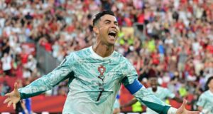 Cristiano Ronaldo guía a Portugal a cuartos del Mundial Cristiano Ronaldo celebra con euforia tras anotar gol durante el partido de Portugal contra Croacia en el Mundial 2026.