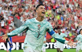 Cristiano Ronaldo guía a Portugal a cuartos del Mundial Cristiano Ronaldo celebra con euforia tras anotar gol durante el partido de Portugal contra Croacia en el Mundial 2026.