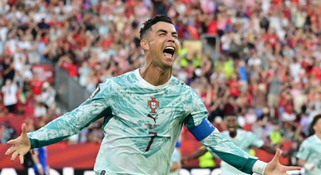 Cristiano Ronaldo guía a Portugal a cuartos del Mundial Cristiano Ronaldo celebra con euforia tras anotar gol durante el partido de Portugal contra Croacia en el Mundial 2026.
