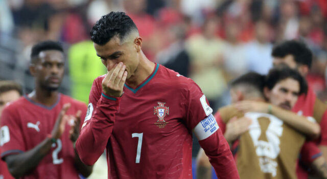Mundial 2026 elimina a Portugal y a los tres anfitriones Cristiano Ronaldo cabizbajo vistiendo la camiseta de Portugal tras quedar eliminado en el Mundial 2026.