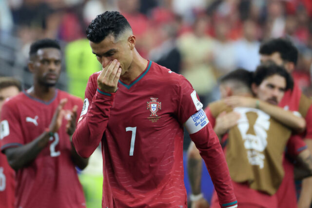 Mundial 2026 elimina a Portugal y a los tres anfitriones Cristiano Ronaldo cabizbajo vistiendo la camiseta de Portugal tras quedar eliminado en el Mundial 2026.