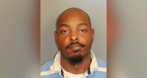 Arrestan a exoficial de Birmingham por agresión sexual Foto de ficha policial de Darrion Lapsley, exoficial arrestado por cargos de agresión sexual en Birmingham.