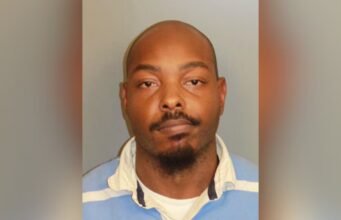 Arrestan a exoficial de Birmingham por agresión sexual Foto de ficha policial de Darrion Lapsley, exoficial arrestado por cargos de agresión sexual en Birmingham.