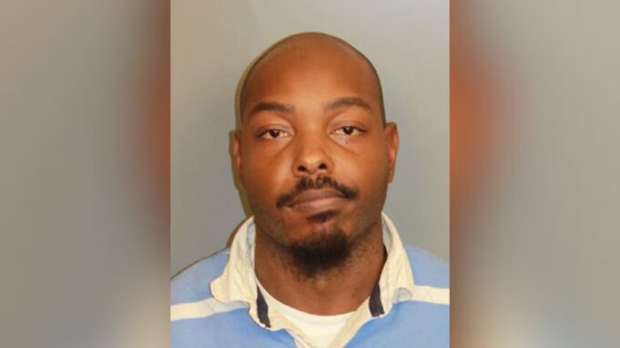 Arrestan a exoficial de Birmingham por agresión sexual Foto de ficha policial de Darrion Lapsley, exoficial arrestado por cargos de agresión sexual en Birmingham.