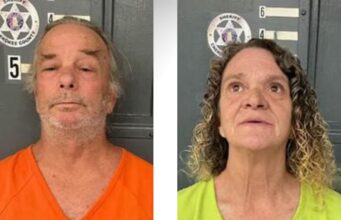 Crueldad animal en Cherokee deja dos personas detenidas Fichas policiales de David Canipe y Dimples Kanipe tras su arresto por crueldad animal.