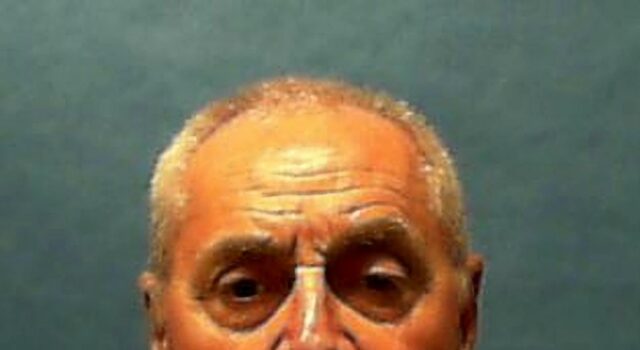 Ejecutan a Dennis Sochor en Florida por crimen de 1981 Retrato oficial del recluso Dennis Sochor de 74 años con uniforme naranja antes de su ejecución en Florida.