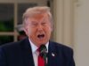 Estados Unidos bombardea Irán por tercera noche consecutiva Donald Trump hablando enérgicamente frente a un micrófono durante una declaración sobre los ataques militares contra Irán.
