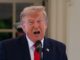 Estados Unidos bombardea Irán por tercera noche consecutiva Donald Trump hablando enérgicamente frente a un micrófono durante una declaración sobre los ataques militares contra Irán.