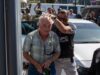 Detienen a Ernesto Ruffo Appel por contrabando de combustible Ernesto Ruffo Appel, con esposas, es custodiado por agentes de seguridad durante su detención por presunto contrabando en México.