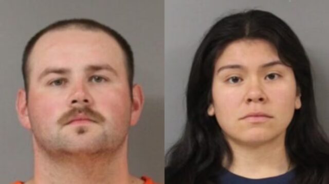 Fotografías policiales de los exoficiales de Alabama Joseph Michael Blaine Evans y Liletzy Valdez Carbajal tras su arresto.