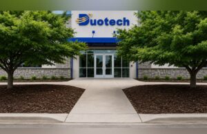 Duotech expande su sede de defensa en Huntsville Fachada exterior del edificio de Duotech Services en Huntsville con entrada principal y jardinería.