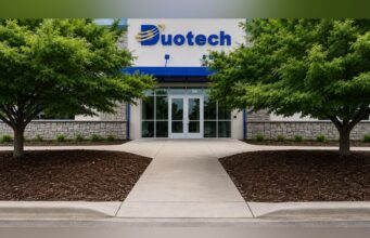 Duotech expande su sede de defensa en Huntsville Fachada exterior del edificio de Duotech Services en Huntsville con entrada principal y jardinería.