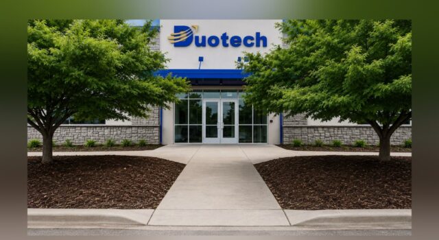 Duotech expande su sede de defensa en Huntsville Fachada exterior del edificio de Duotech Services en Huntsville con entrada principal y jardinería.