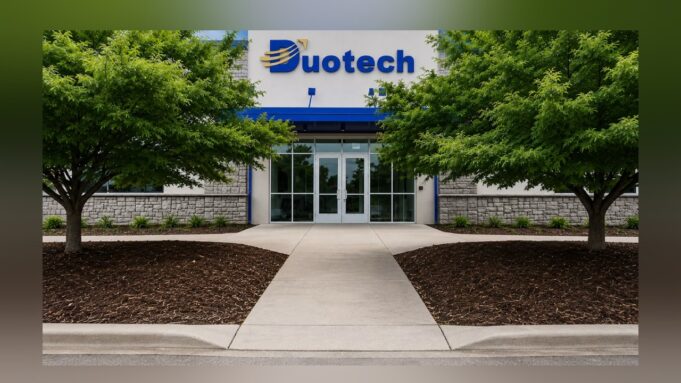 Duotech expande su sede de defensa en Huntsville Fachada exterior del edificio de Duotech Services en Huntsville con entrada principal y jardinería.