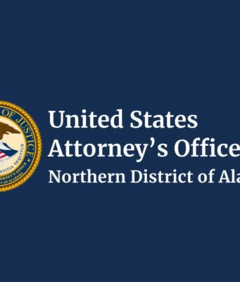 Alabama procesa a cinco personas por explotación infantil Sello oficial de la Oficina del Fiscal de los Estados Unidos para el Distrito Norte de Alabama sobre fondo azul.