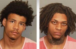 Asesinato capital en Alabama deja dos jóvenes bajo arresto Retratos policiales de Gary Andrew Jackson y Tarjuan Terrell Johnson arrestados por asesinato capital en Alabama.