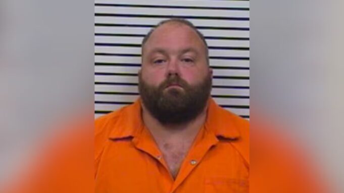 Arresto en Pickens revela sangriento doble asesinato en Reform Retrato policial de George Birmingham tras su arresto por doble asesinato y robo en el condado de Pickens, Alabama.
