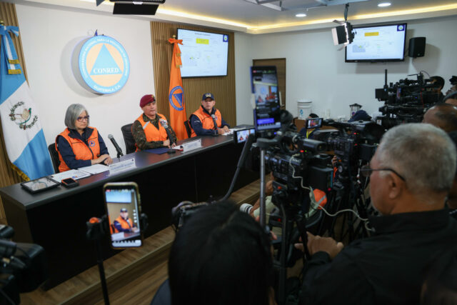 Conferencia de prensa de Conred en Guatemala sobre emergencias tras terremoto en México.