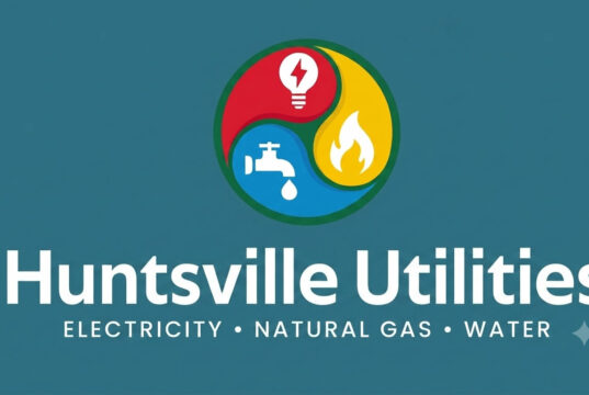 Cortes de luz en el condado de Madison por fuertes tormentas Logotipo corporativo oficial de Huntsville Utilities sobre fondo azul oscuro durante reportes de tormentas.