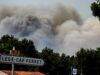 Incendio en Francia obliga a evacuar 110.000 personas hacia Burdeos Incendio en Francia genera densa humareda gris sobre la carretera D3 hacia Lège-Cap-Ferret.