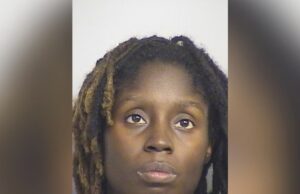 Madre de Tuscaloosa es arrestada por abuso infantil tras muerte de su bebé Foto policial de Ja’keisa Knox, madre de Tuscaloosa acusada de abuso infantil tras la muerte de su bebé.