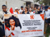 Keiko Fujimori inicia transición presidencial en Perú Simpatizantes de Fuerza Popular sostienen pancarta de Keiko Fujimori celebrando los resultados electorales de Perú.