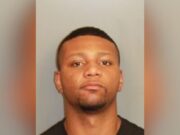 Arrestan a diputado en Jefferson por agredir a recluso Ficha policial de Nicholas Chaz Austin, diputado de 24 años arrestado en el condado de Jefferson.