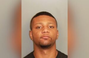 Arrestan a diputado en Jefferson por agredir a recluso Ficha policial de Nicholas Chaz Austin, diputado de 24 años arrestado en el condado de Jefferson.