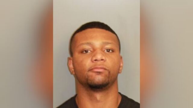 Arrestan a diputado en Jefferson por agredir a recluso Ficha policial de Nicholas Chaz Austin, diputado de 24 años arrestado en el condado de Jefferson.