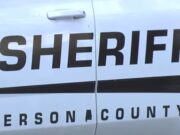 Alabama registra arresto de menor por tiroteo en Center Point Lateral de una patrulla blanca de la Oficina del Alguacil de Jefferson County en Alabama con la palabra Sheriff.
