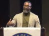 Randall Woodfin es nombrado Crime Stopper del Año 2026 Randall Woodfin en podio otorgando discurso sobre seguridad para el nombramiento de Crime Stopper del Año.