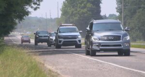 Repavimentación de la Ruta 79 en Tarrant genera cierres Tráfico vehicular circulando por la Carretera 79 en Tarrant durante las obras de repavimentación de ALDOT en Alabama.
