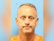 Arrestado director de Yea Alabama en operativo policial Ficha policial de Robert Aaron Suttles tras su arresto en una operación de trata de personas.
