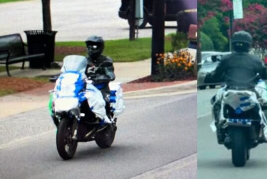 Robo al banco PNC de Springville moviliza al FBI Sospechoso del robo al banco PNC conduciendo una motocicleta con envolturas blancas y azules en Springville, Alabama.