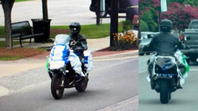 Robo al banco PNC de Springville moviliza al FBI Sospechoso del robo al banco PNC conduciendo una motocicleta con envolturas blancas y azules en Springville, Alabama.