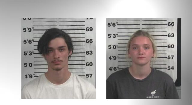 Tiroteo en Smith Lake deja dos arrestados por intento de asesinato Fotos de arresto de Michael David Hughes y Kimbley Michelle Cobb, acusados de intento de asesinato en Alabama.